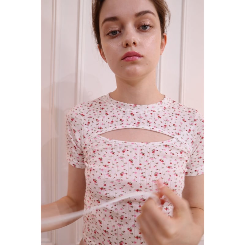エピヌ　トップス epine（エピヌ）の「epine rhinestone sheer tops（Tシャツ