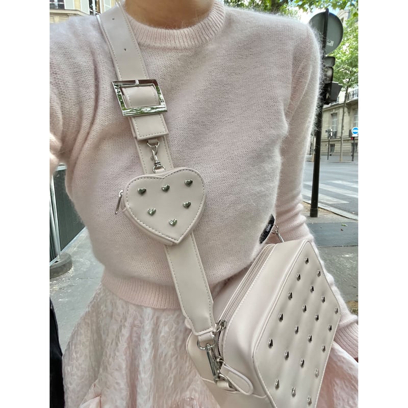é Heart pouch shoulder strap bag heart studs v é Heart pouch shoulder strap bag heart studs v