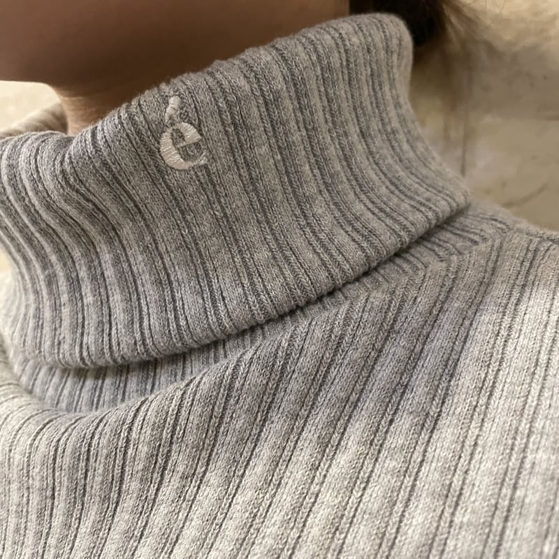 é embroidery rib knit high neck gray | épine