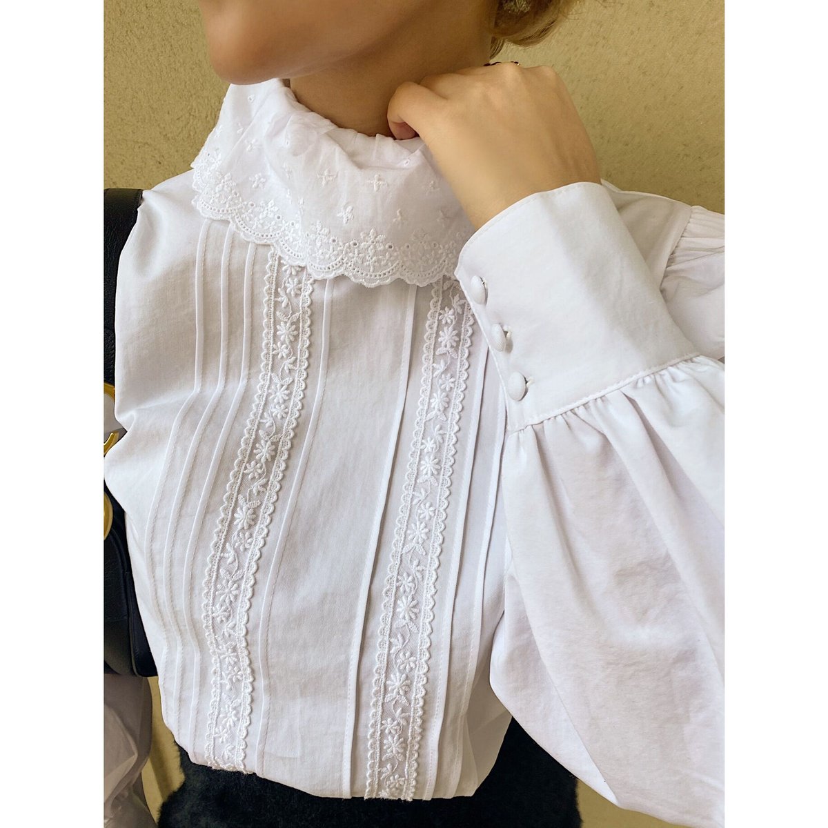 eneu エヌー highneck lace blouse
