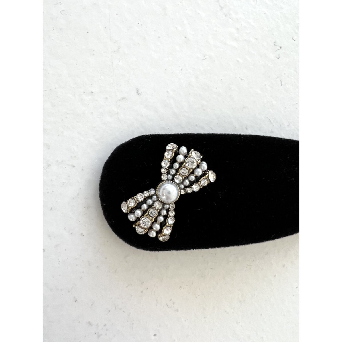 rhinestone ribbon velours pin | épine