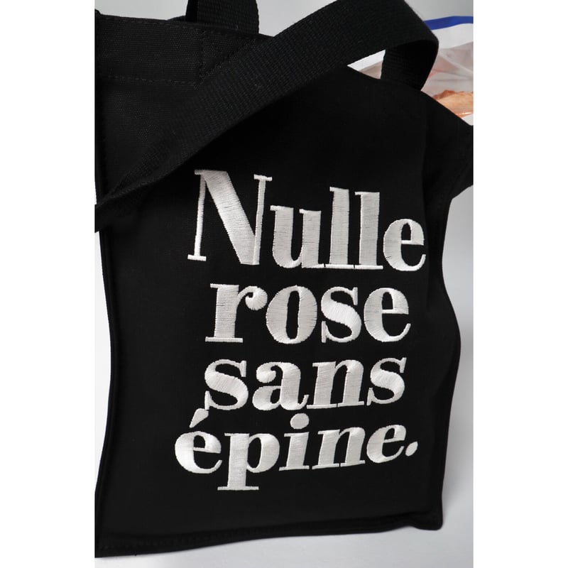 Nulle rose sans épine embroidery tote bag black