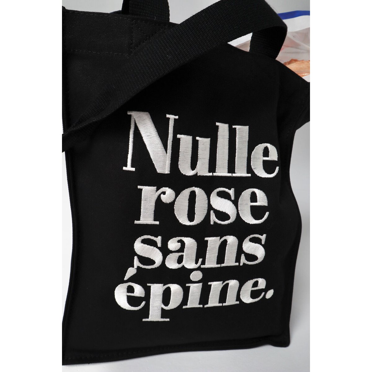 Nulle rose sans épine embroidery tote bag black