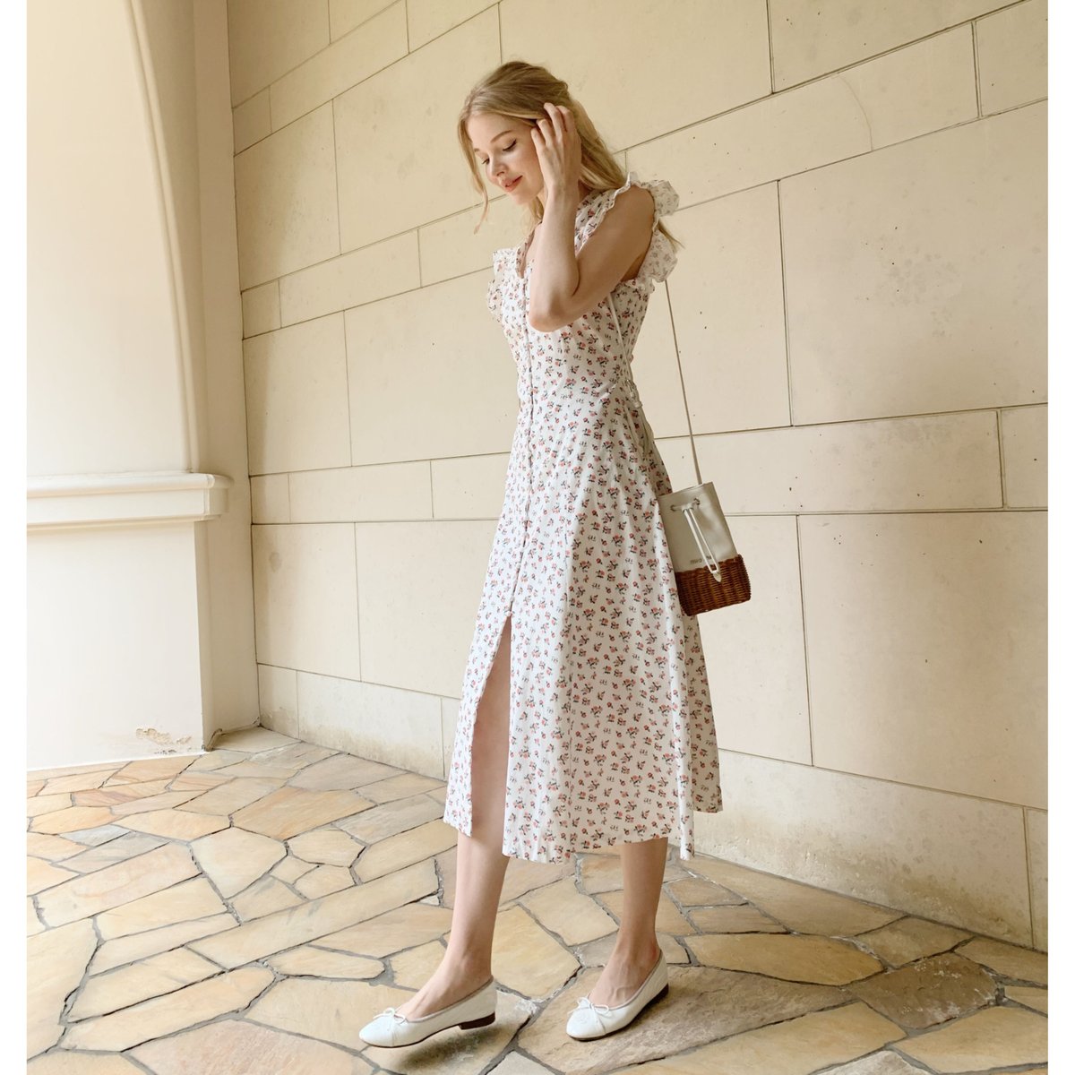 back lace up flower onepiece white | épine back lace up flower onepiece white | épine