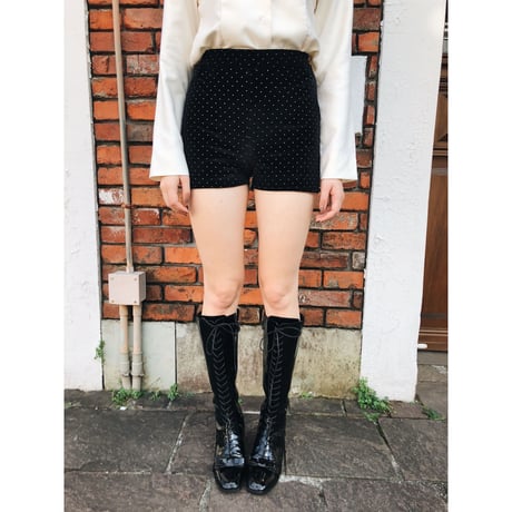 gold studs velours short pants