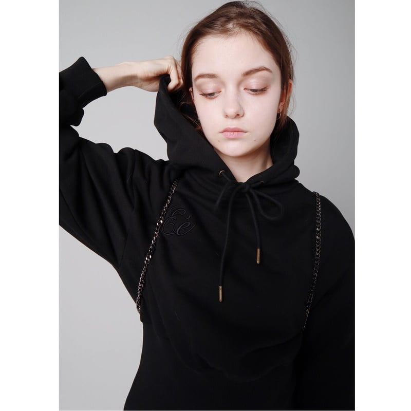 Eé embroidery hoodie onepiece black | épine