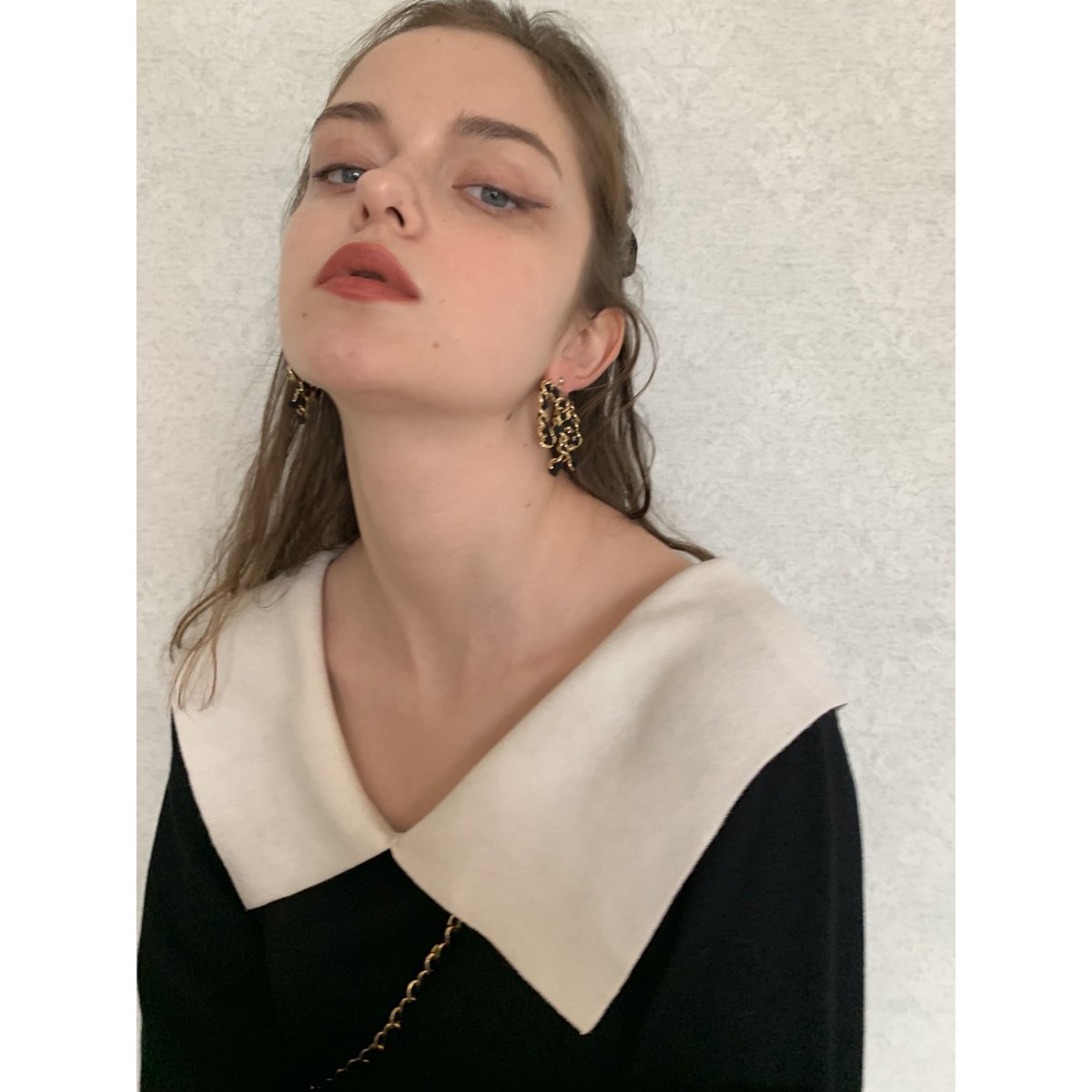 collar design Vneck knit onepiece black | épine 