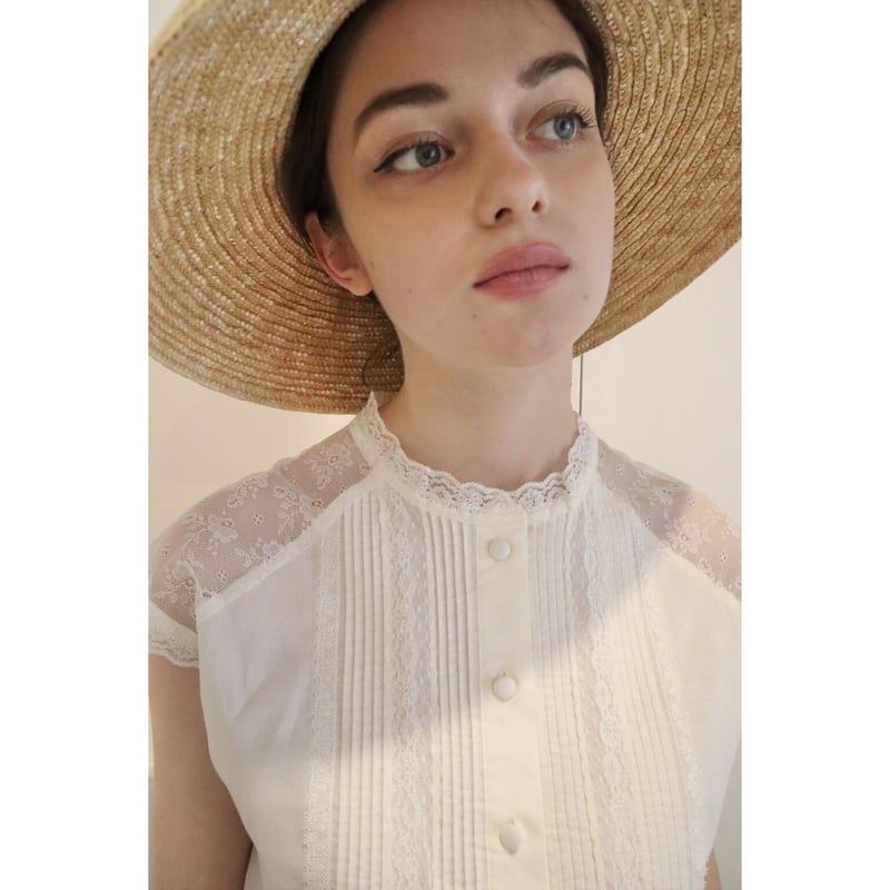 épine - epine shoulderlacepintuckclassicalblouse épine - epine shoulderlacepintuckclassicalblouseの通販 by