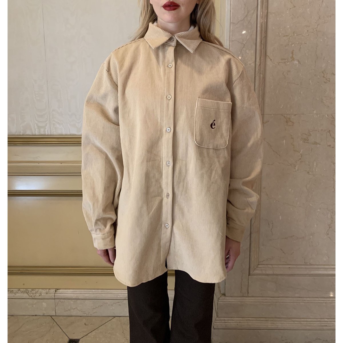 é logo corduroy big shirt beige | épine