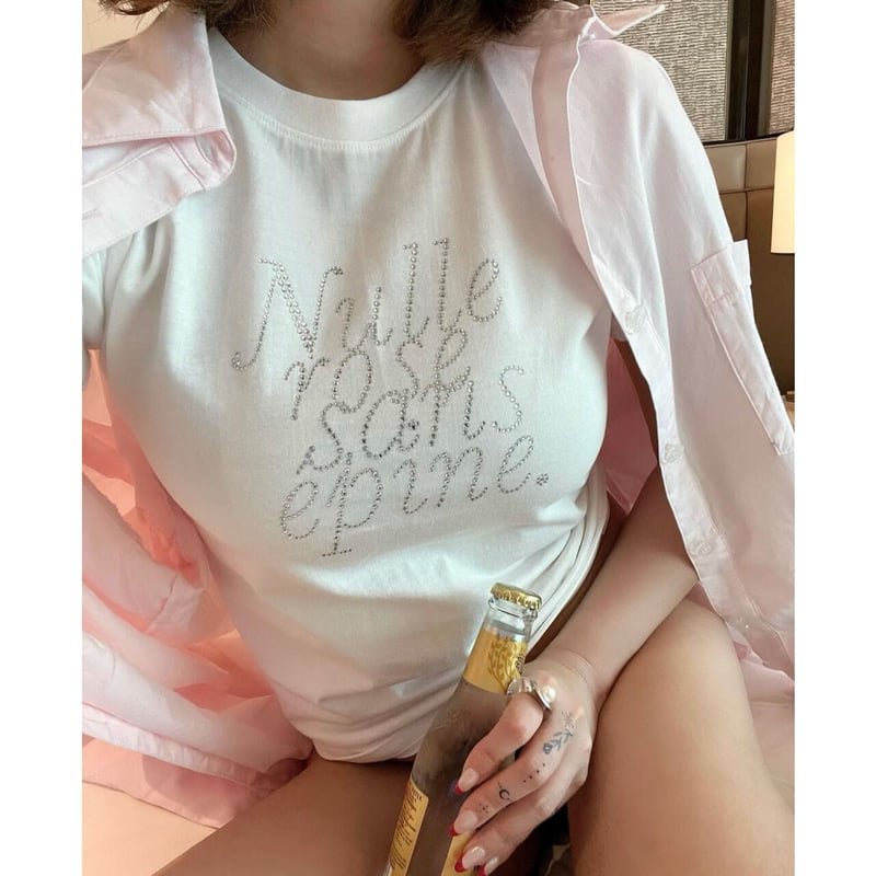 rhinestone Nulle rose sans épine tee