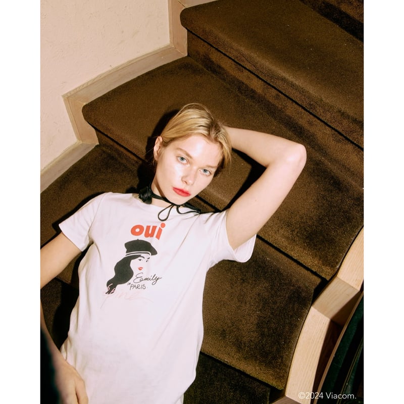 Emily in Paris × épine》oui Emily art T-shirt | Emily in Paris × épine》oui Emily art T-shirt |
