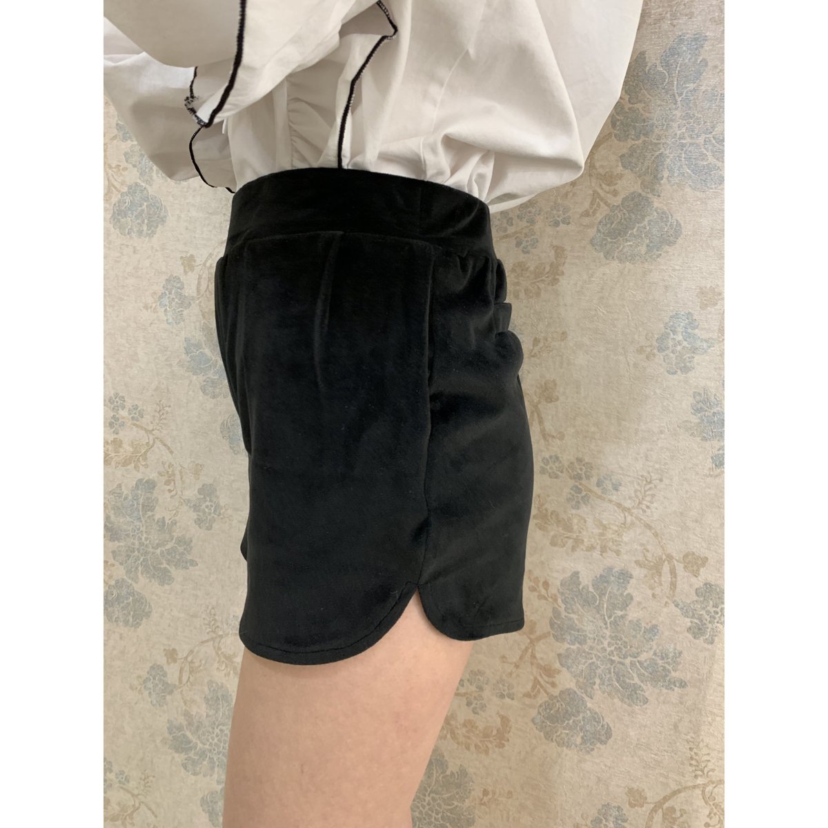 side slit velours short pants black | épine side slit velours short pants black | épine