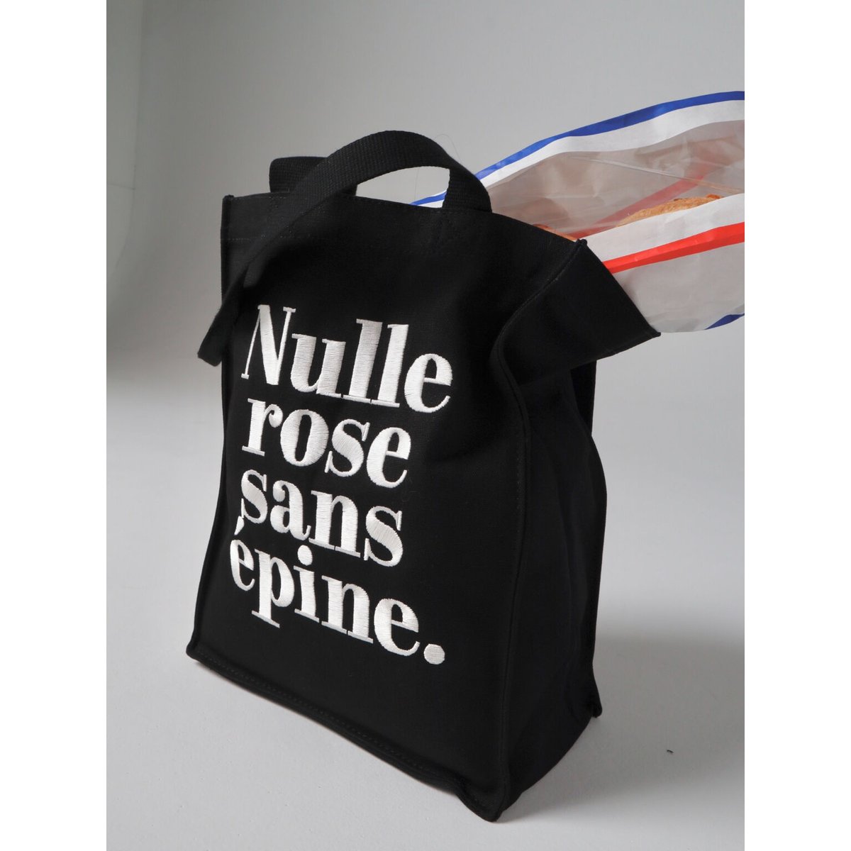 Nulle rose sans épine embroidery tote bag black