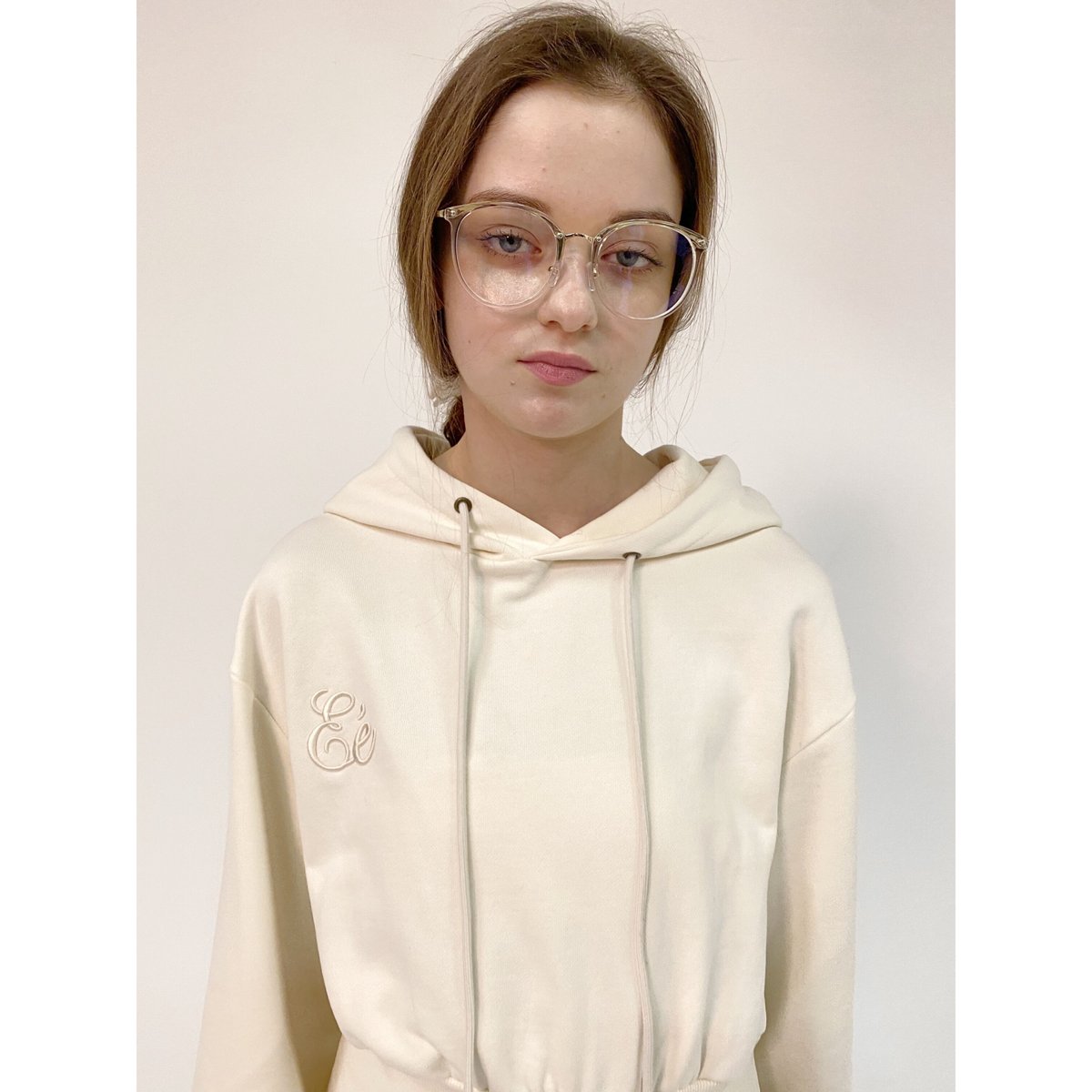 Eé embroidery hoodie onepiece ivory | épine Eé embroidery hoodie onepiece ivory | épine