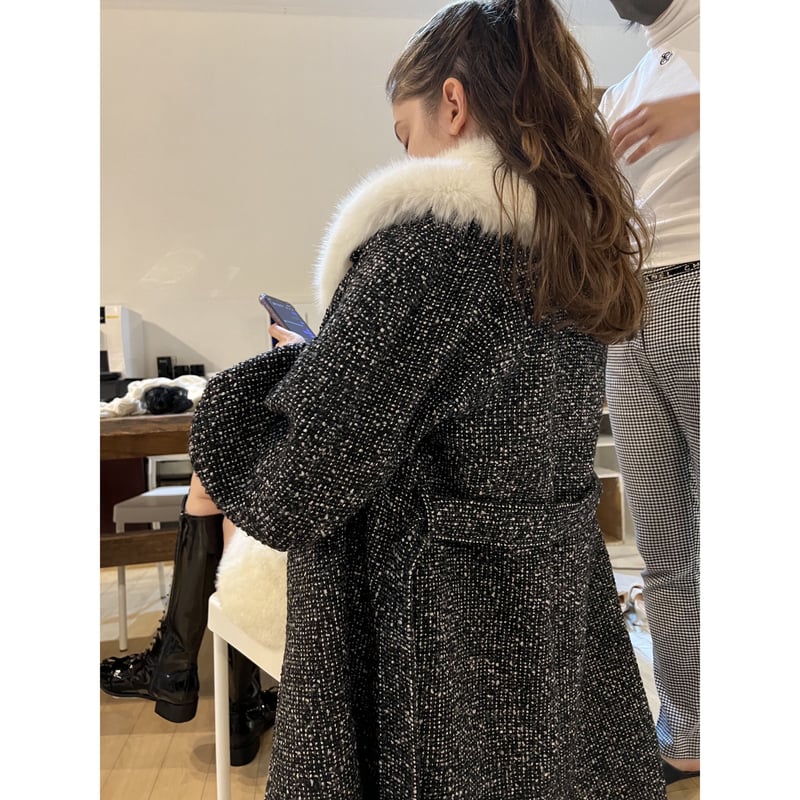 エピヌ feminine fur collar long coat blackジャケット/アウター