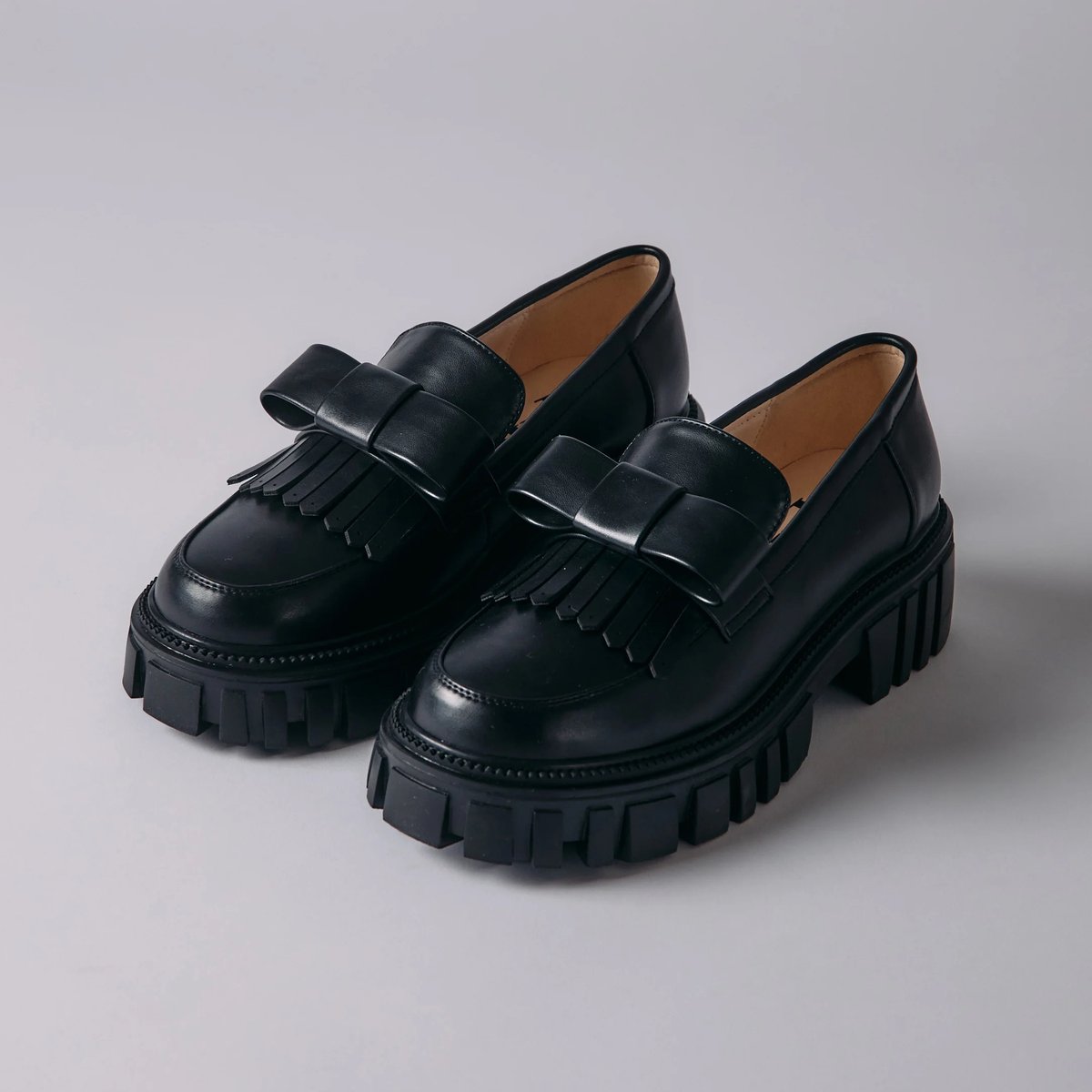 靴 epine ribbon fringe Loafer 新品 未使用】épine ribbon fringe Loafer