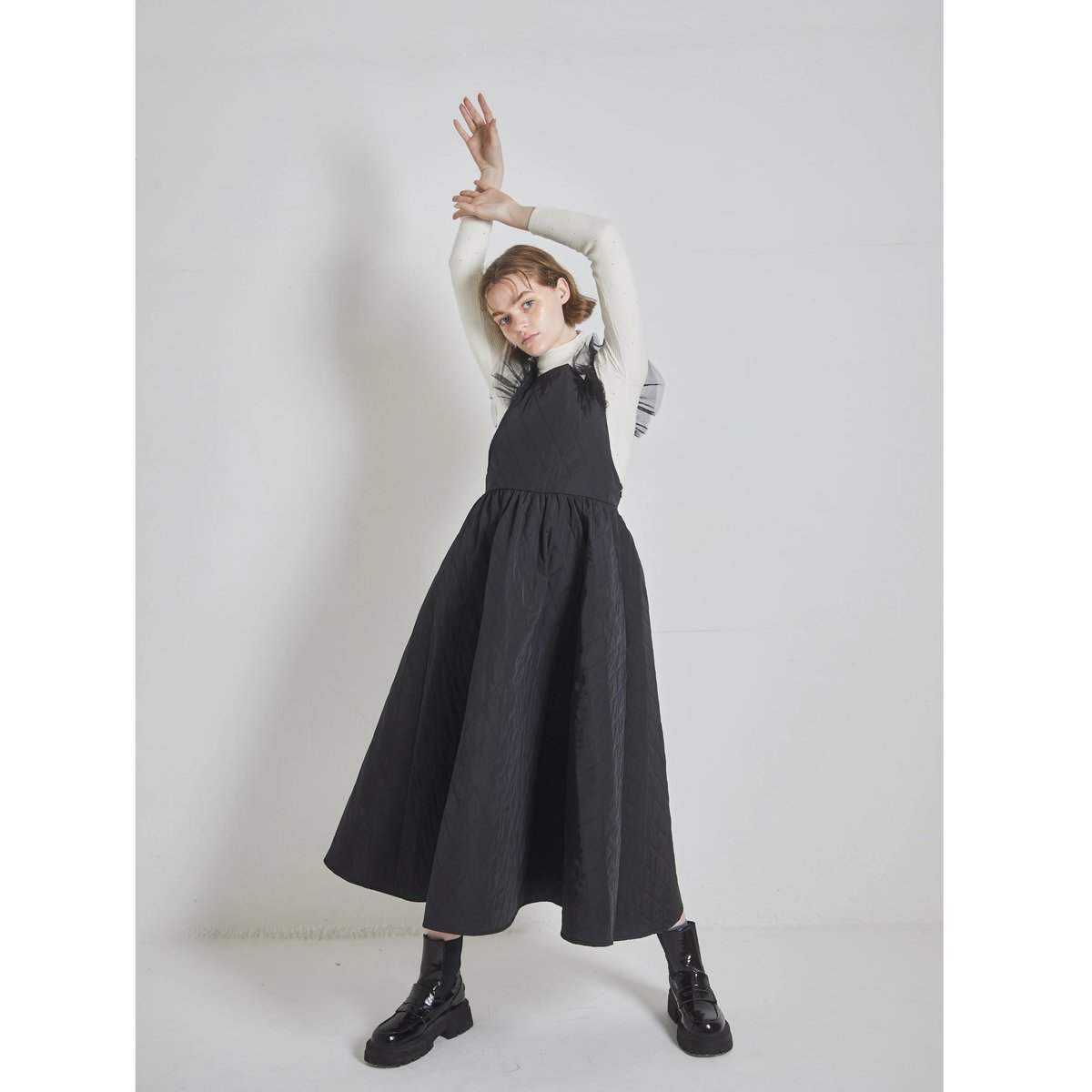 購入を検討しておりますepine épine tulle quilting onepiece