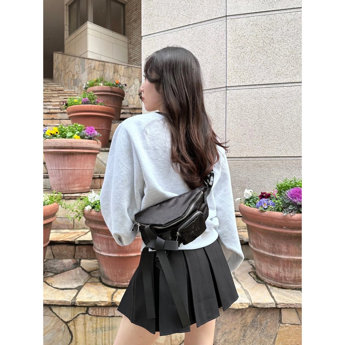 é ribbon satin 2way body bag ブラック fit=scale-down,w=1200