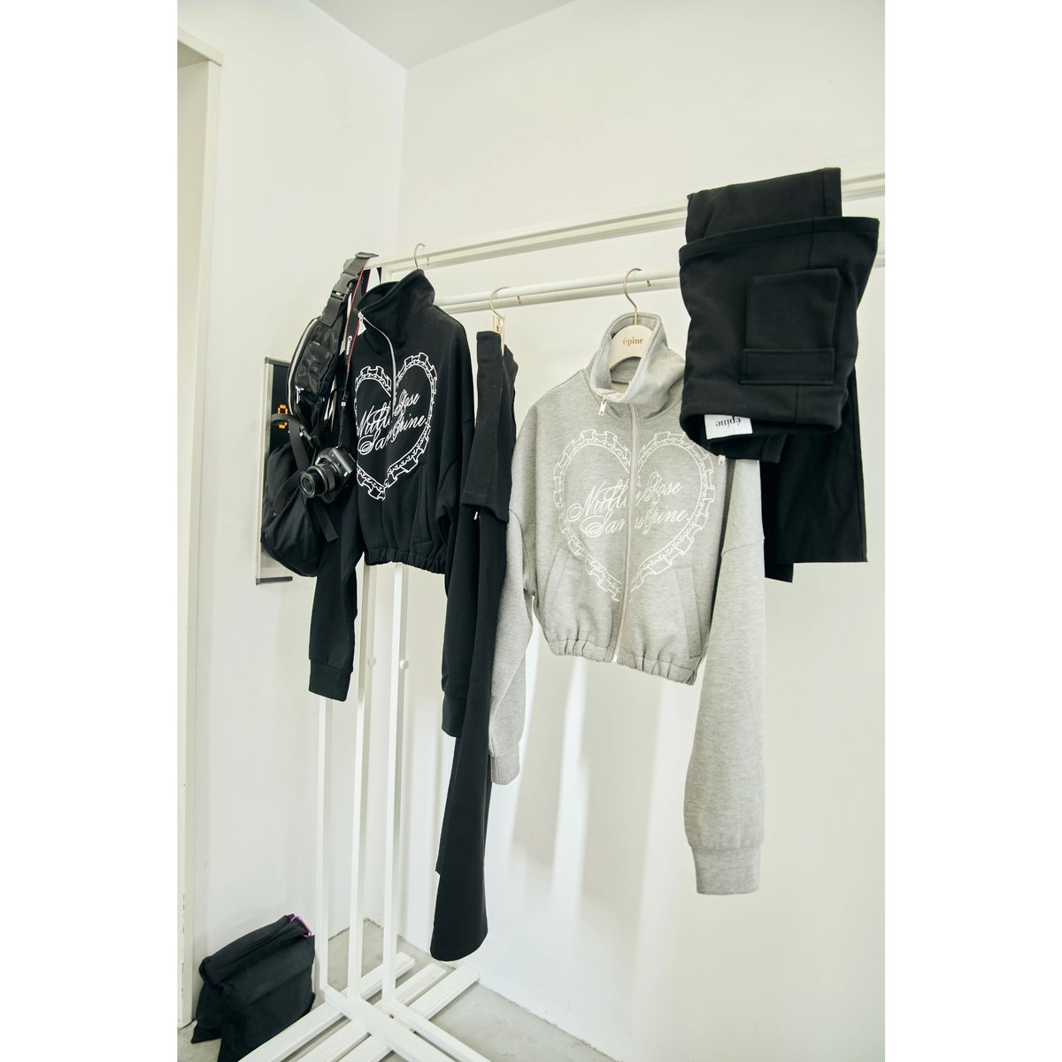 Heart logo zip set up (2 color) | épine Heart logo zip set up (2 color) | épine