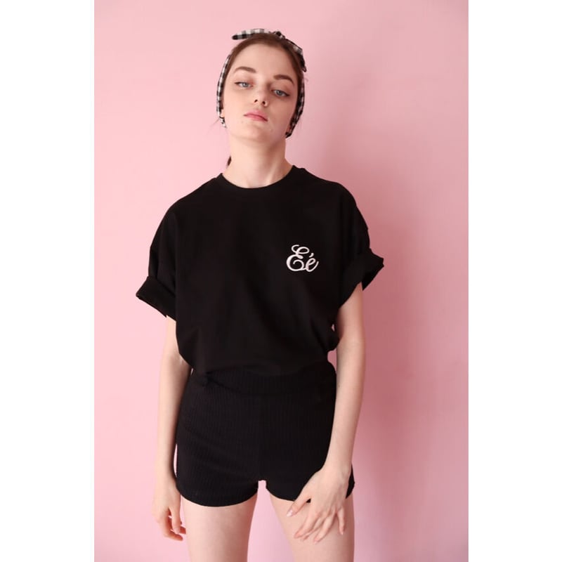 Snow White＞ Eé BIG TEE black | épine