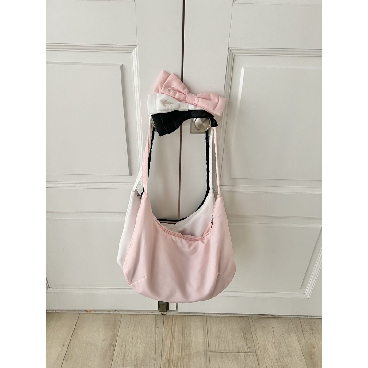 エピヌ é ribbon nylon half moon bag ハーフムーン