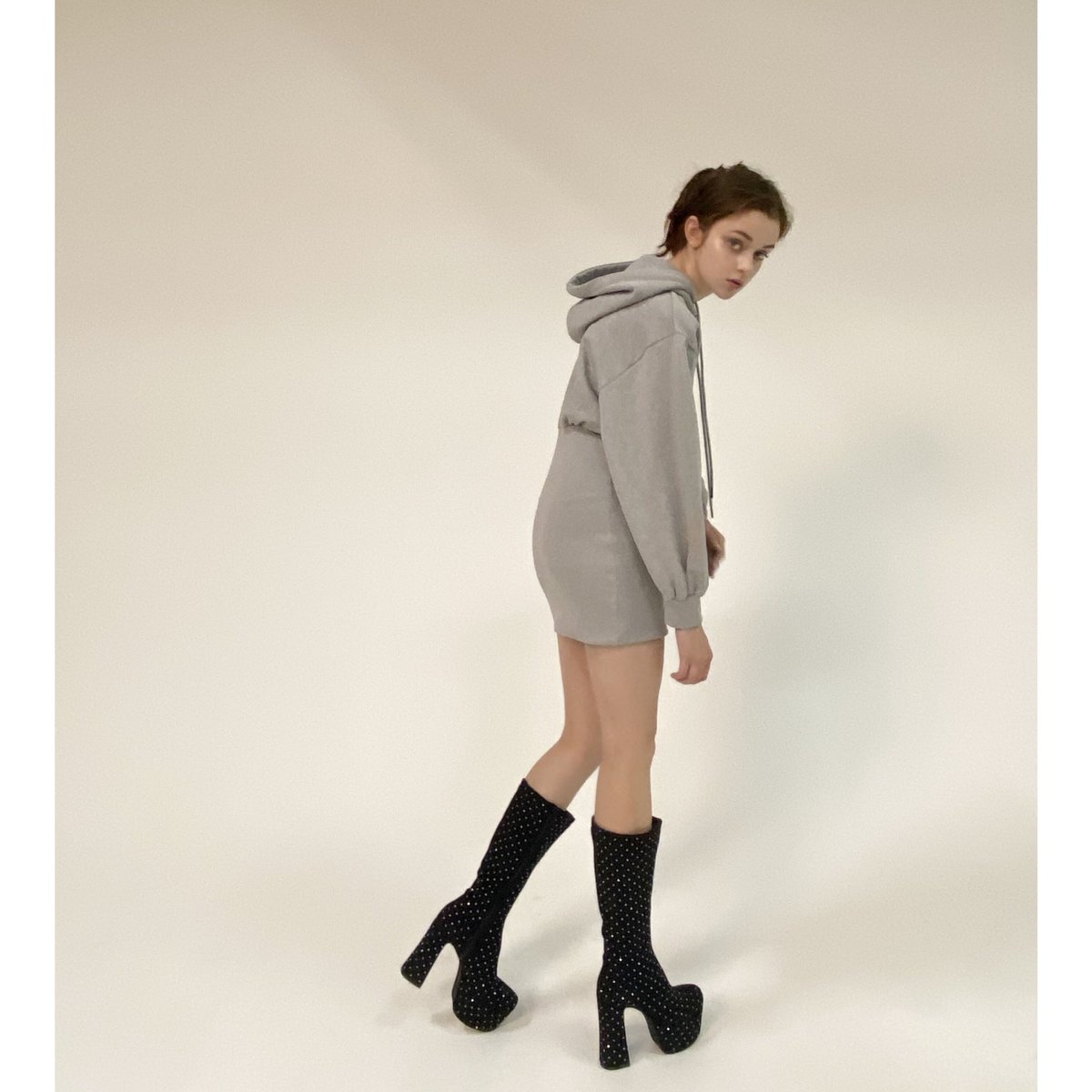 Eé embroidery hoodie onepiece gray | épine Eé embroidery hoodie onepiece gray | épine