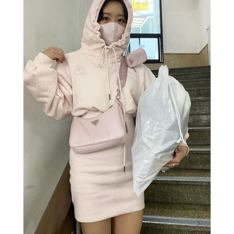 Eé embroidery hoodie onepiece baby pink