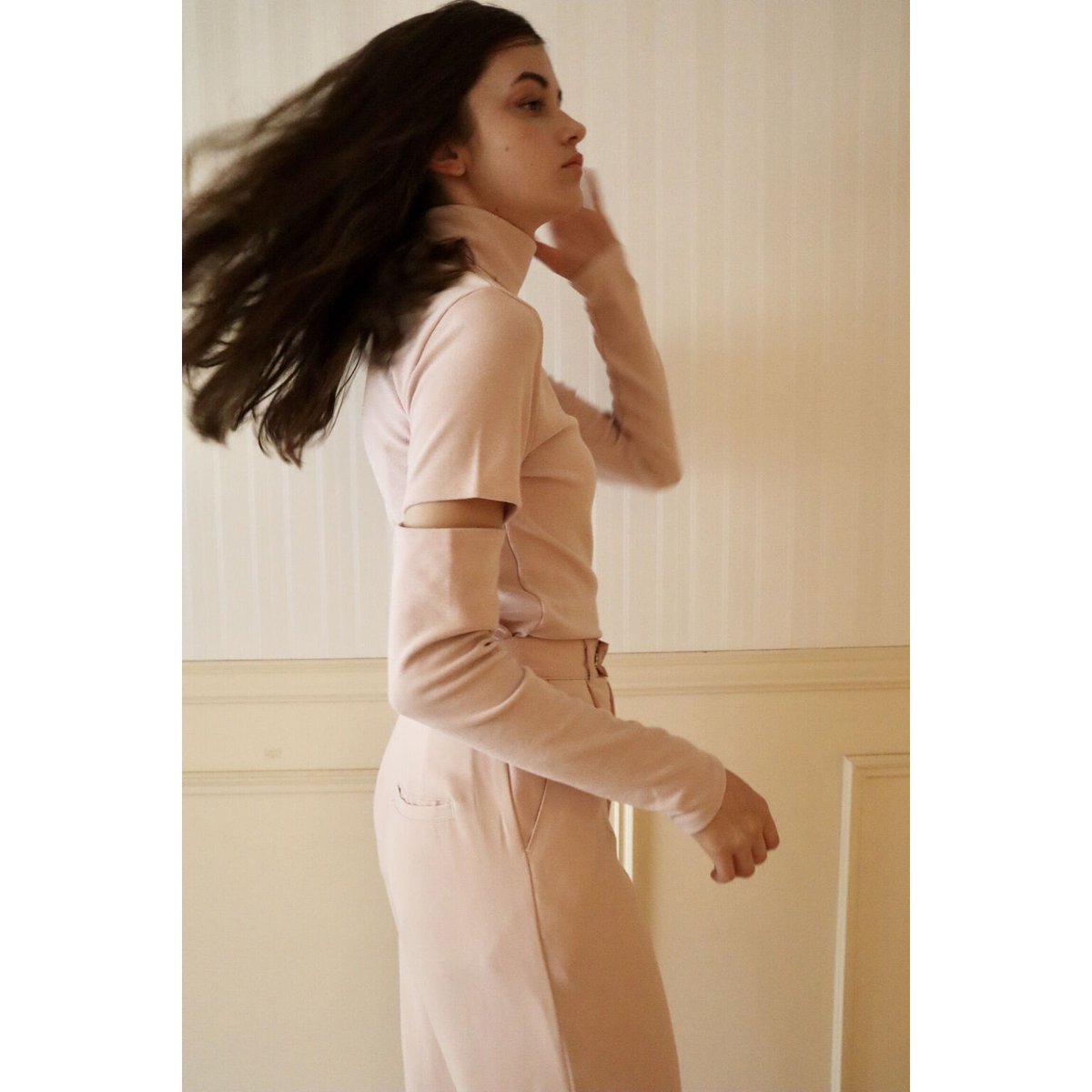 Eé arm cut high neck (5color) | épine Eé arm cut high neck (5color) | épine