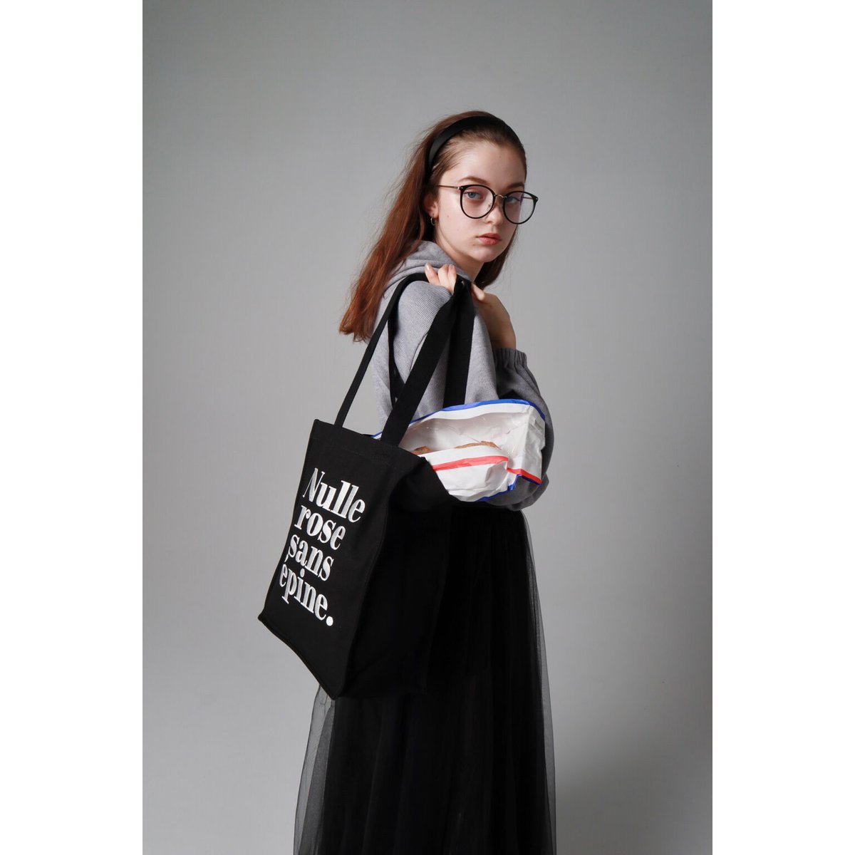 Nulle rose sans épine embroidery tote bag black