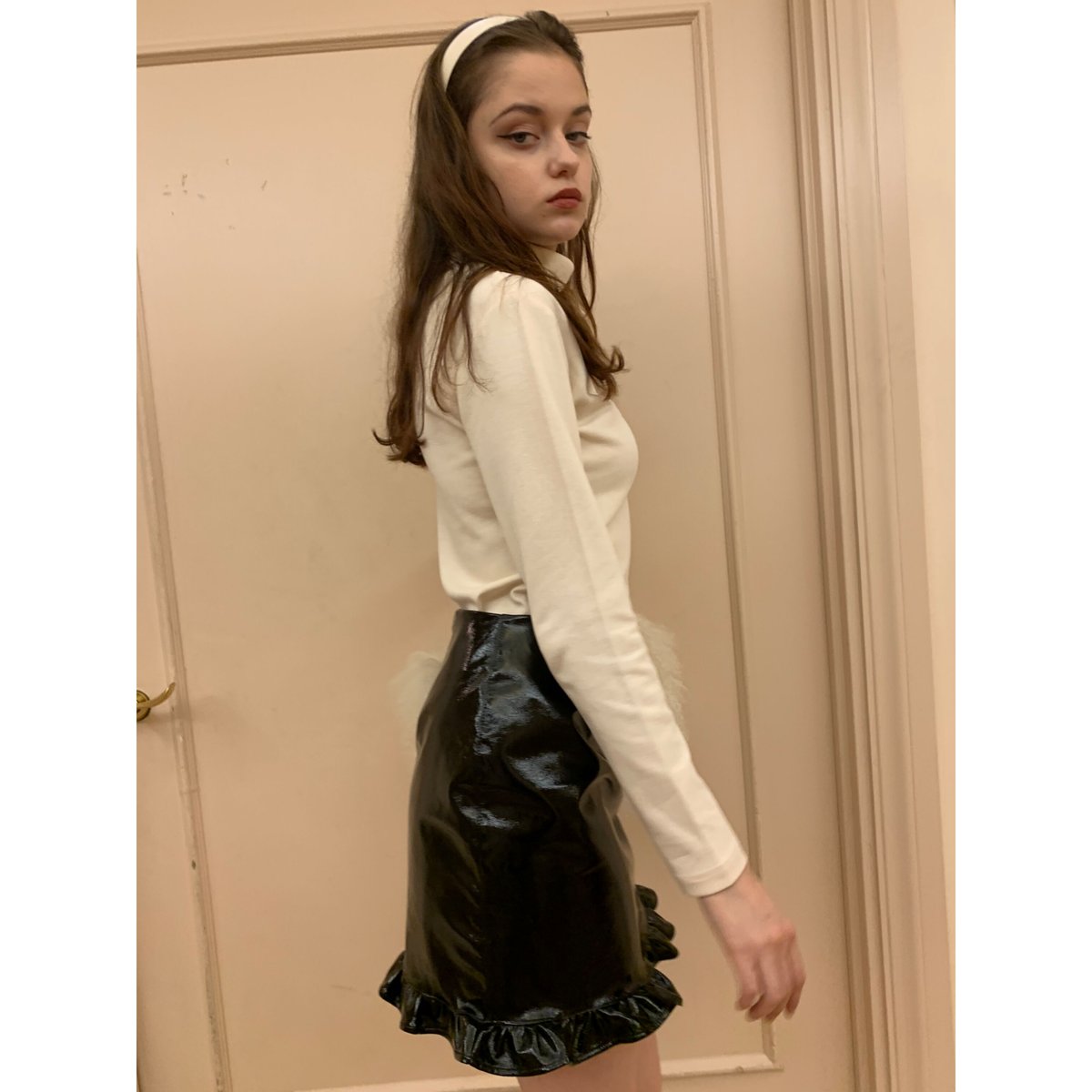 pvc frill mini skirt black | épine
