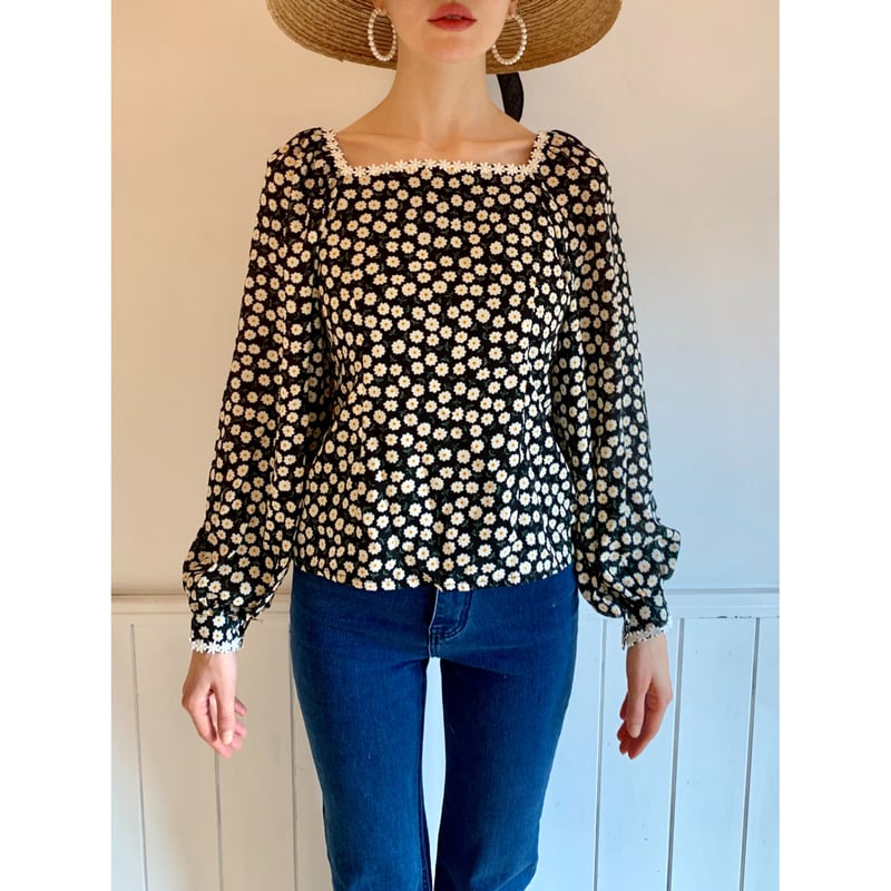 épine - My me Herat be to.　emboss flower blouse flower square neck blouse | épine