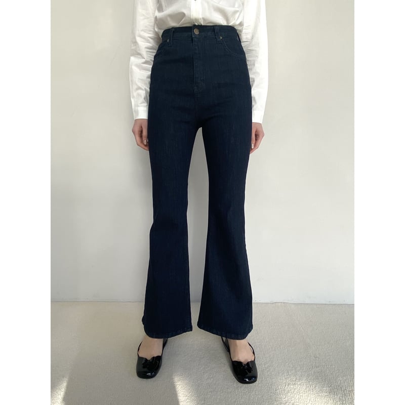 épine high-waist fit bell jeans one wash blue | épine high-waist fit bell jeans one wash blue |