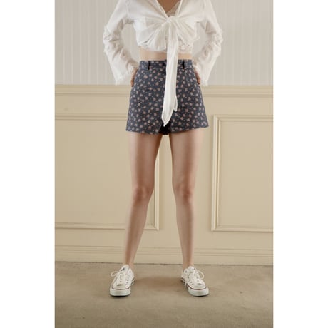 é flower embroidery short pants black