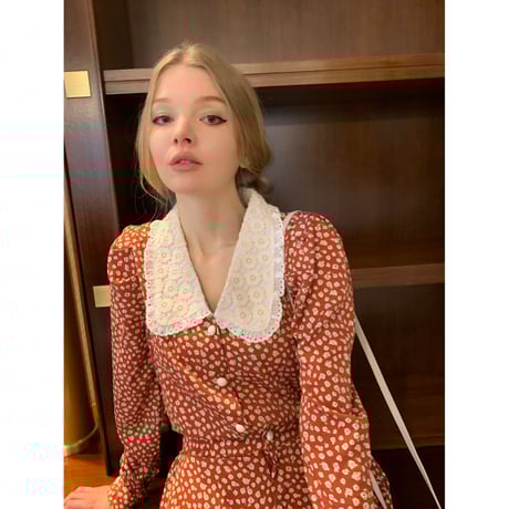 lace collar  flower blouse red