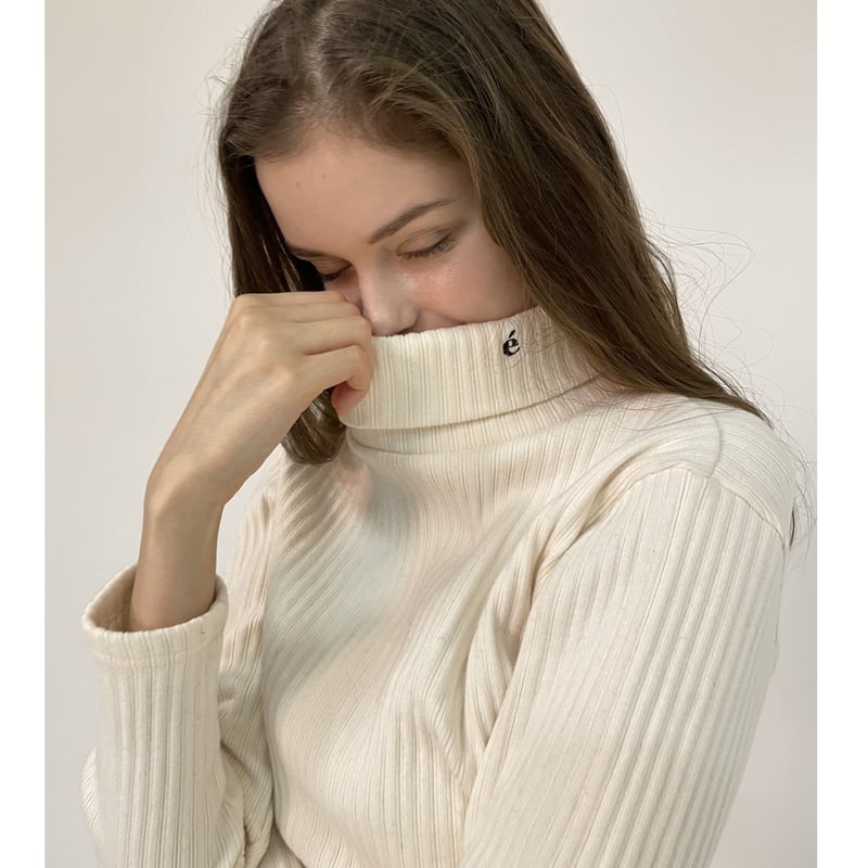 é embroidery rib knit high neck / epine