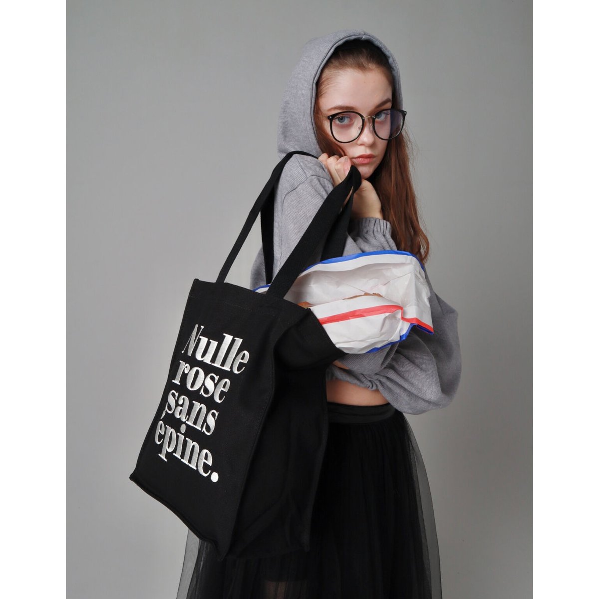 Nulle rose sans épine embroidery tote bag black