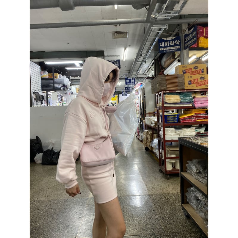 Eé embroidery hoodie onepiece baby pink | épine Eé embroidery hoodie onepiece baby pink | épine