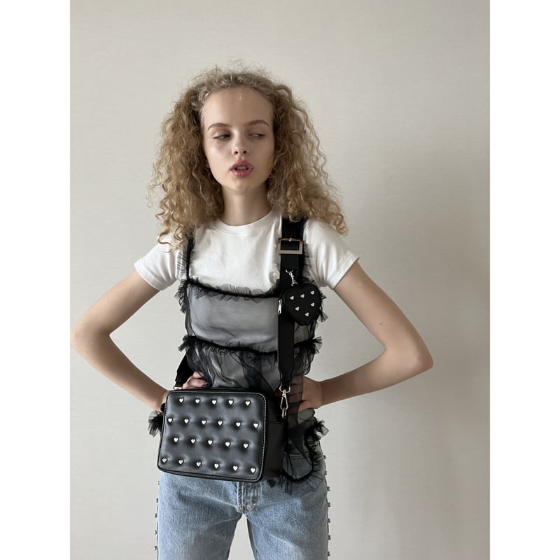 é Heart pouch shoulder strap bag heart studs v é Heart pouch shoulder strap bag heart studs v