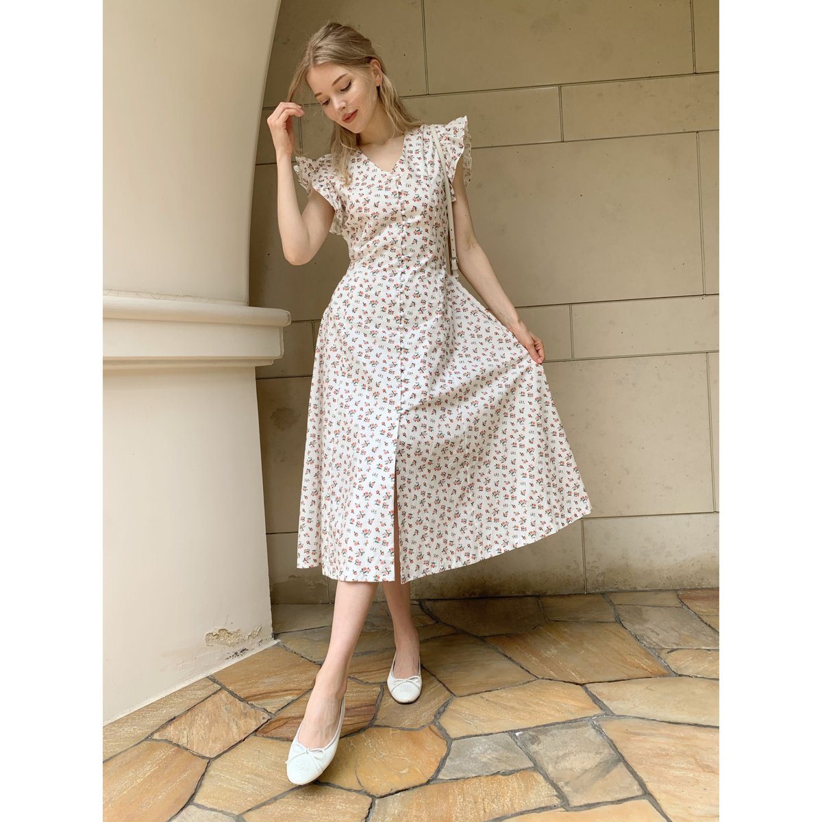 back lace up flower onepiece white | épine