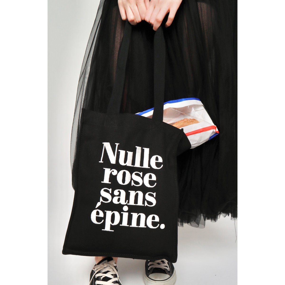 Nulle rose sans épine embroidery tote bag black