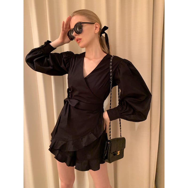 エピヌ arm volume frill rompers blackコットン100% - lisa-mischke.de