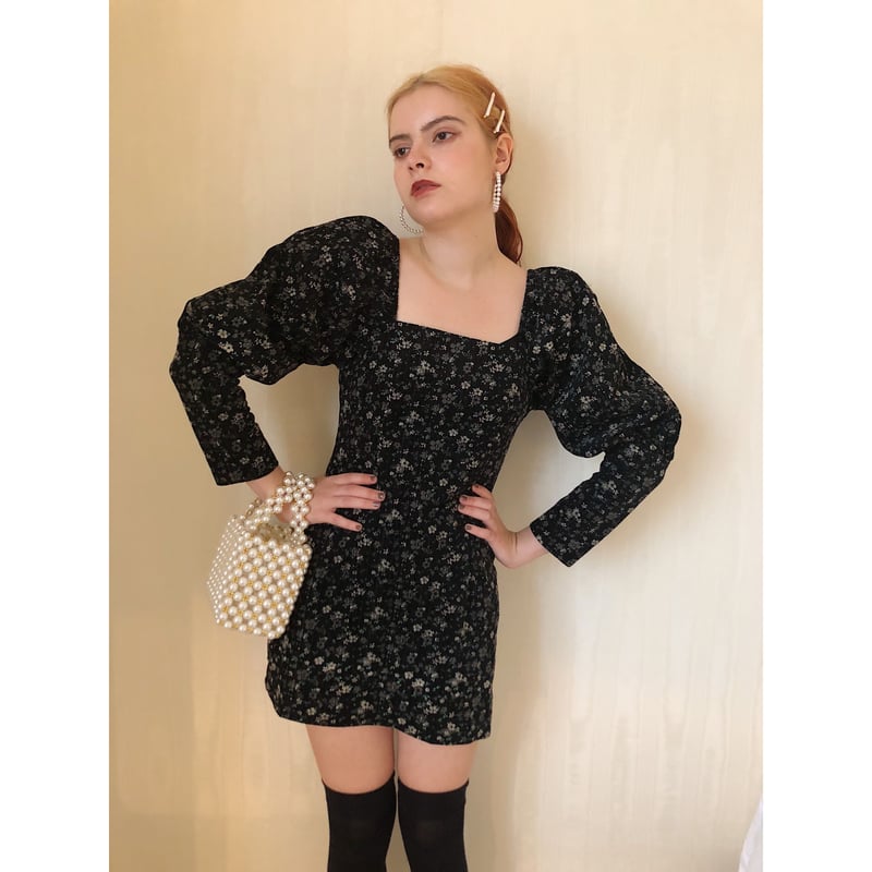 square neck arm volume flower onepiece | épine