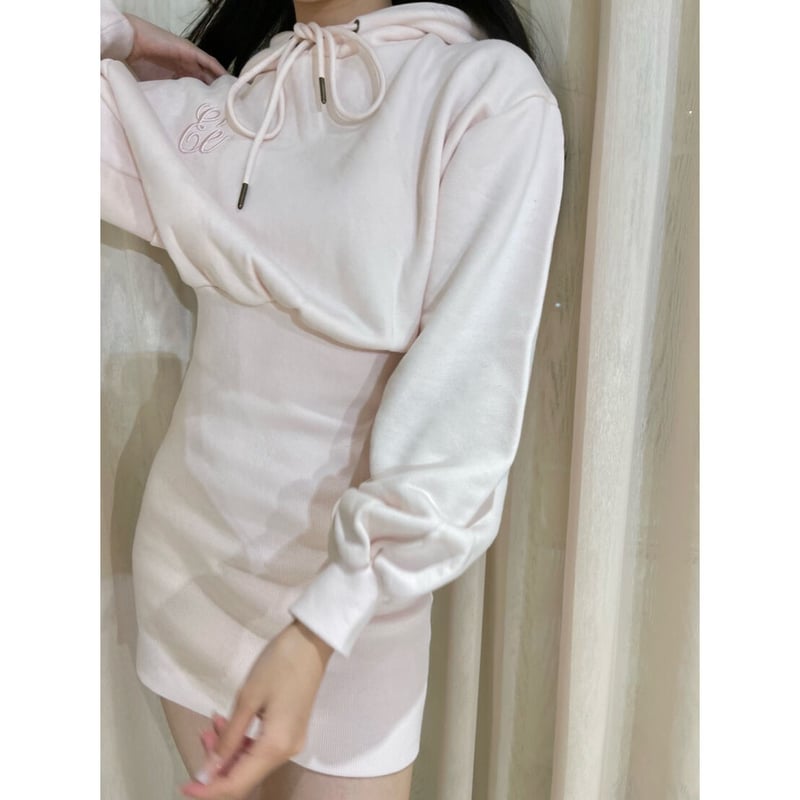 Eé embroidery hoodie onepiece baby pink | épine Eé embroidery hoodie onepiece baby pink | épine