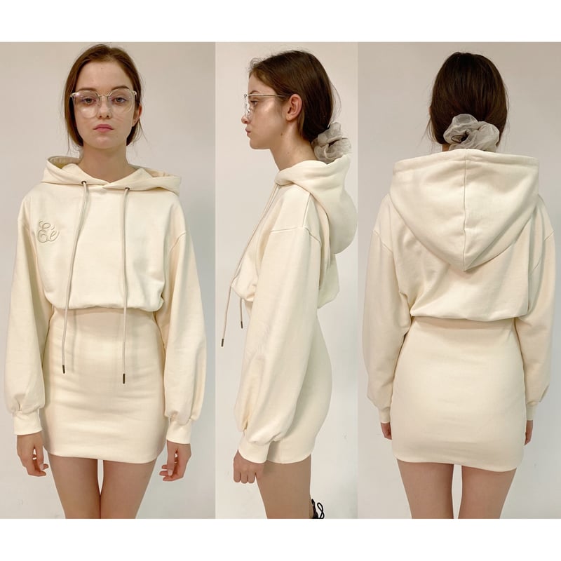 Eé embroidery hoodie onepiece ivory