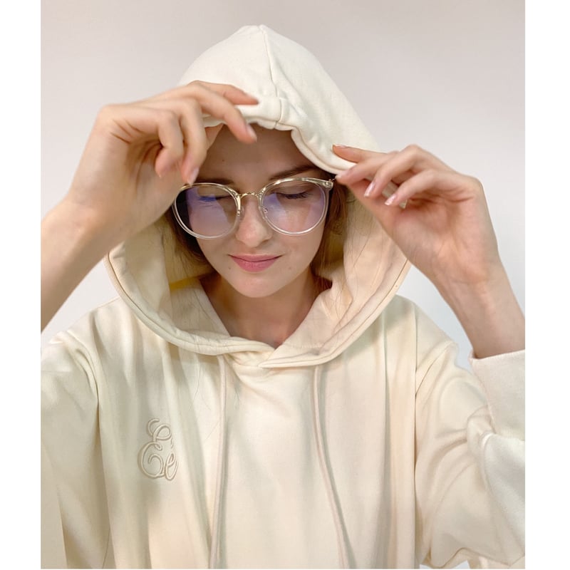 Eé embroidery hoodie onepiece ivory