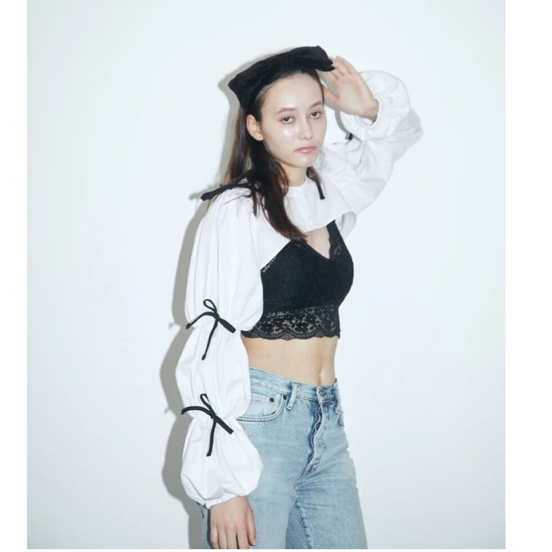 épine - arm volume frill cropped blouse epine arm volume frill cropped blouse é cotton white