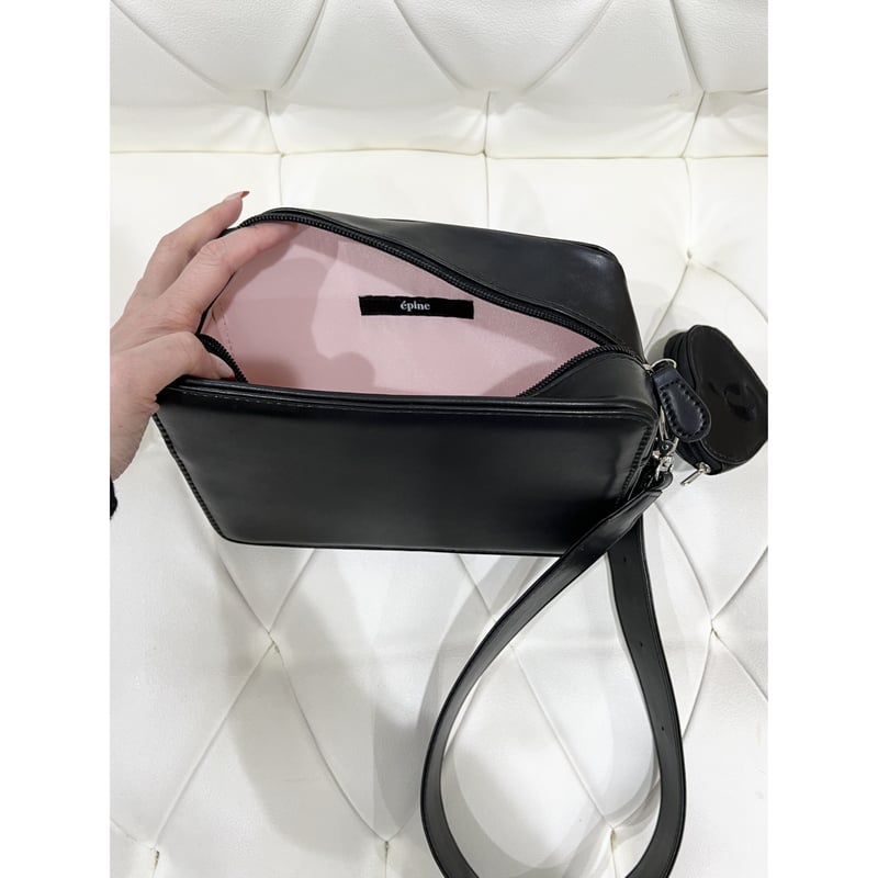 é Heart pouch shoulder strap bag