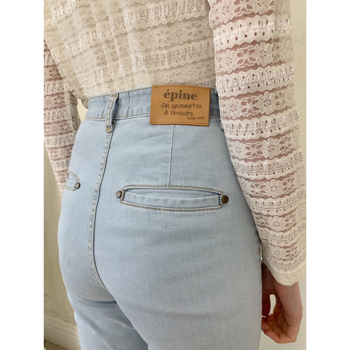 épine high-waist fit bell jeans high bleach blu épine high-waist fit bell jeans high bleach blu