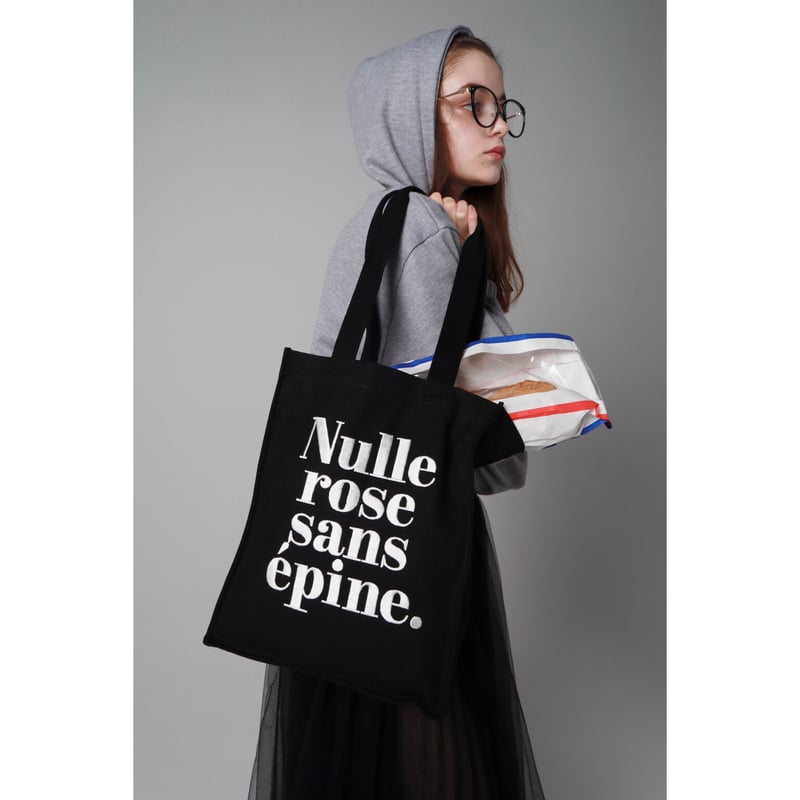 Nulle rose sans épine embroidery tote bag black