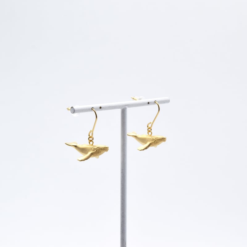 Whale pierce 01 